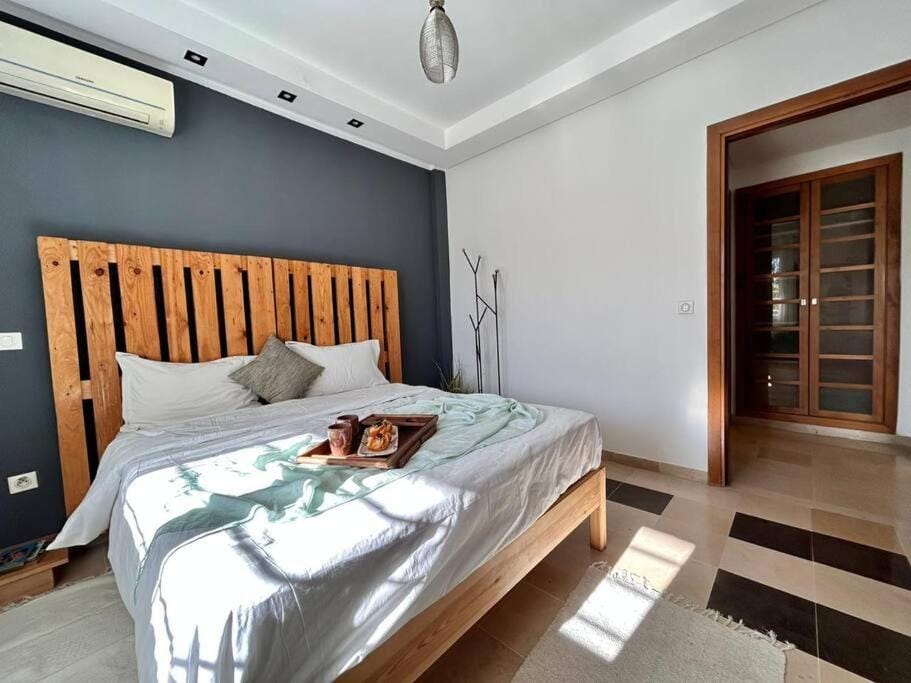 Sunny Blue Apartment in Tunis Governorate, Tunisia