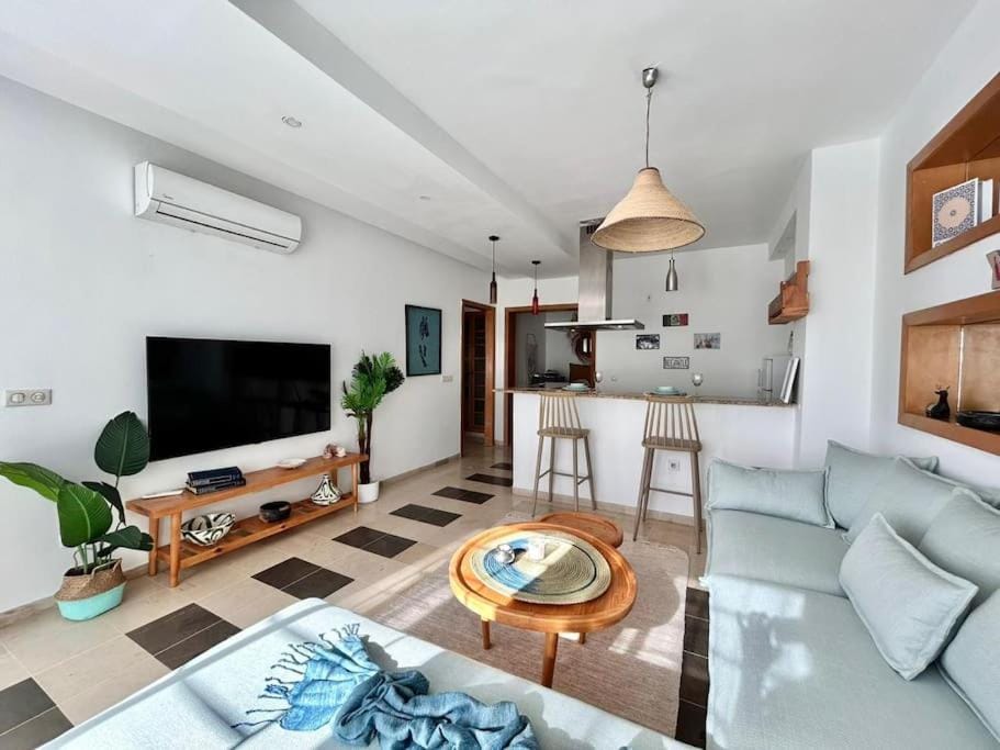Sunny Blue Apartment in Tunis Governorate, Tunisia