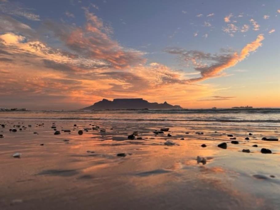 Lovely Garden Studio 2 - 10 minute walk to beach Apartment in Cape Town