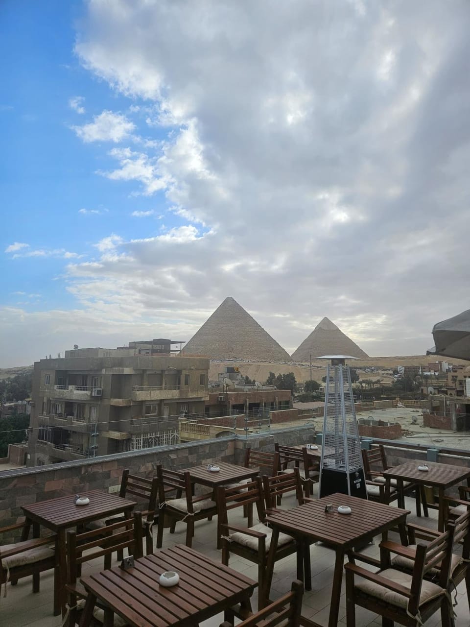 Property building, Nearby landmark, Restaurant/places to eat, Restaurant/places to eat, Day, Natural landscape, Landmark view, Buffet breakfast, Location