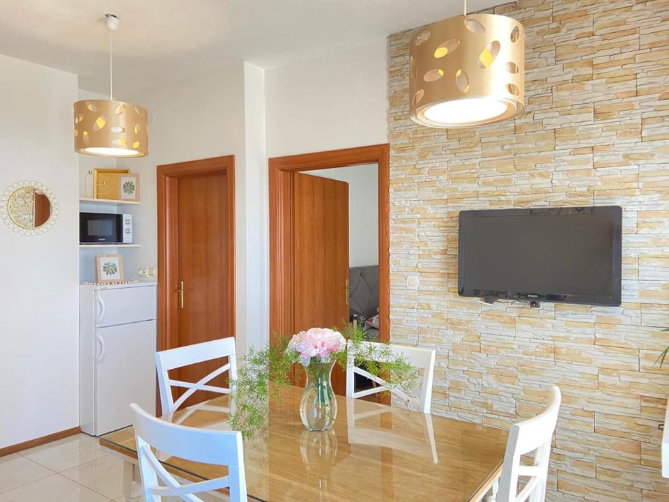 TV and multimedia, Living room, Seating area, Dining area, minibar