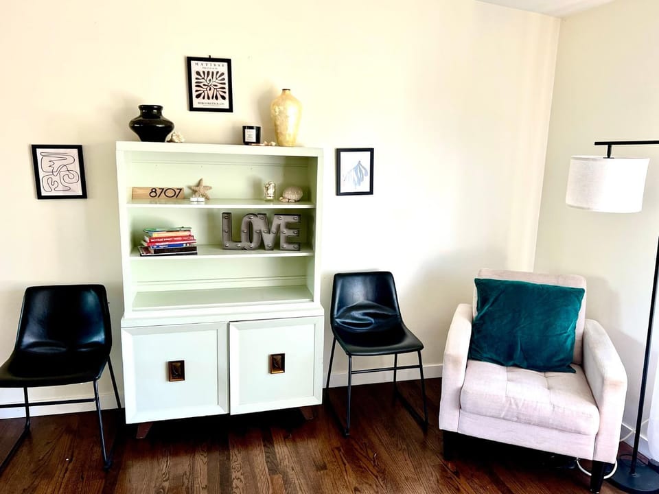 Living room, Seating area