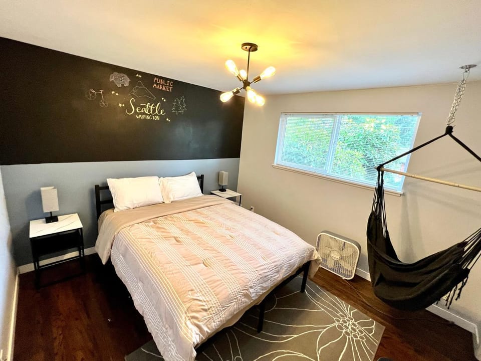 Bed, Photo of the whole room, Bedroom