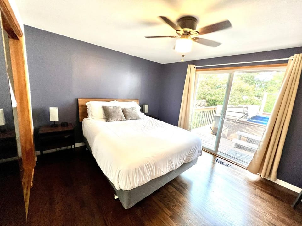 Bed, Photo of the whole room, Bedroom, fireplace