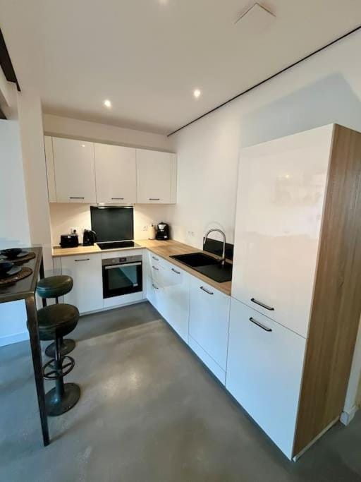 Kitchen or kitchenette, pet friendly, stove