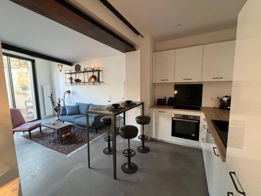 Kitchen or kitchenette, Living room, Dining area