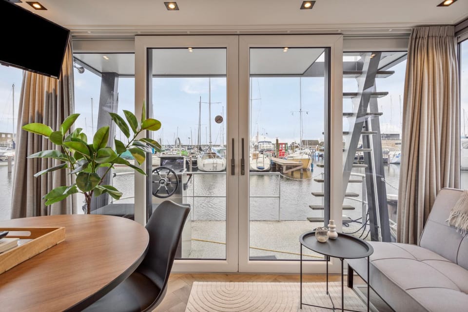 Living room, Dining area, River view
