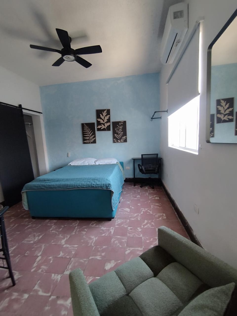 Bed, TV and multimedia, Photo of the whole room, Bedroom, air conditioner