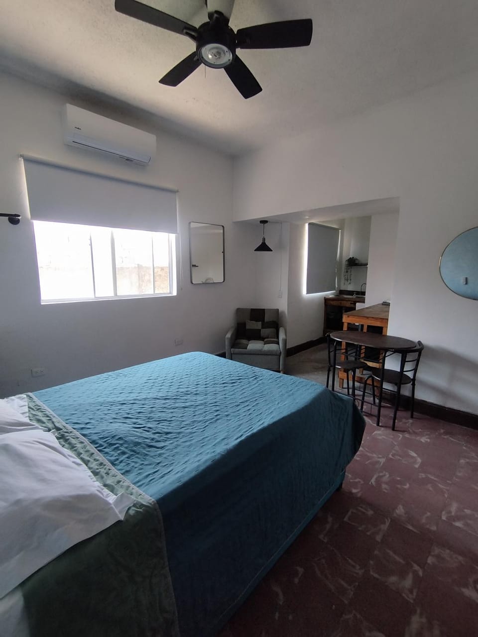 Photo of the whole room, Dining area, Bedroom