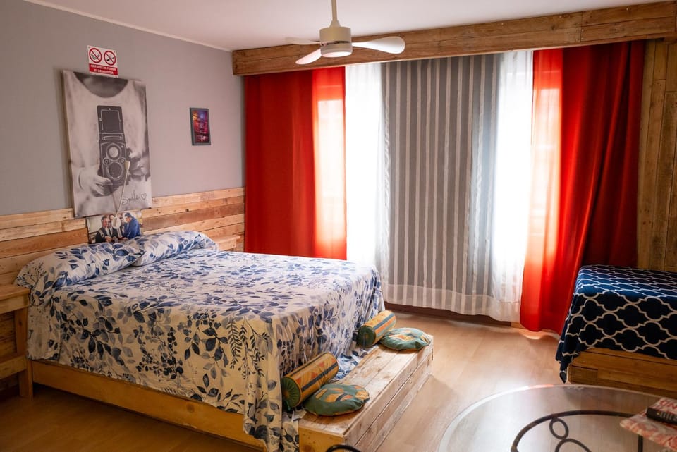 Bed, Photo of the whole room