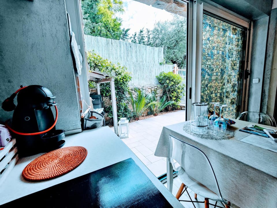 Patio, Kitchen or kitchenette