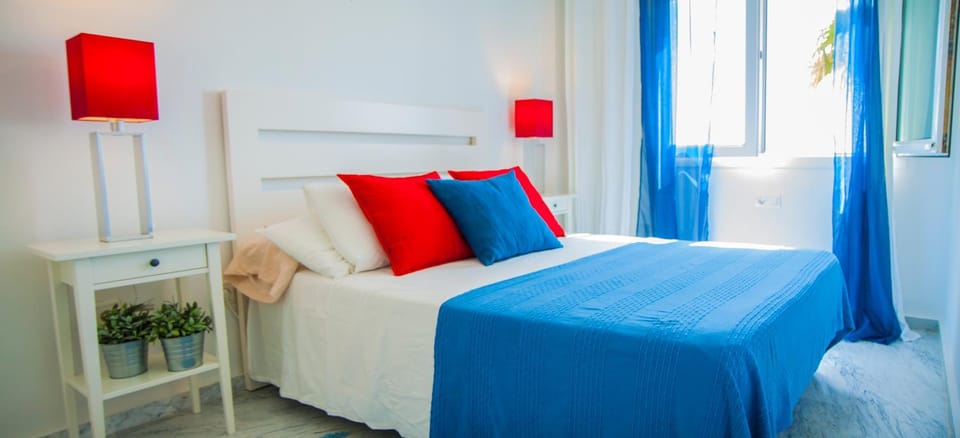 Bed, Photo of the whole room, Decorative detail, Bedroom