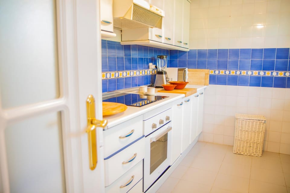 Kitchen or kitchenette, minibar, pet friendly, stove
