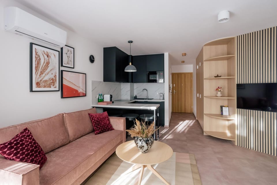 TV and multimedia, Kitchen or kitchenette, Living room, Seating area