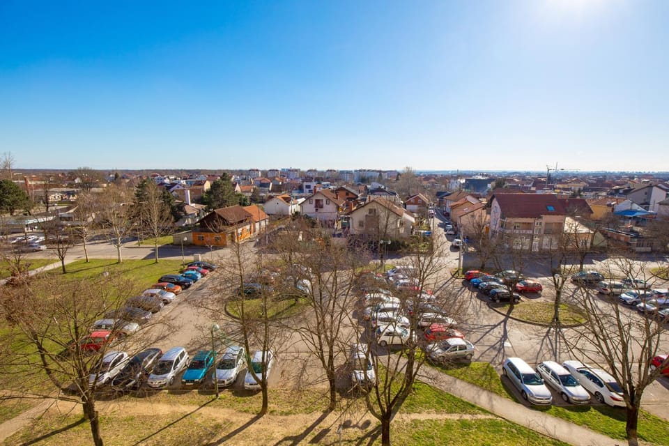 View (from property/room), City view, Quiet street view, Parking