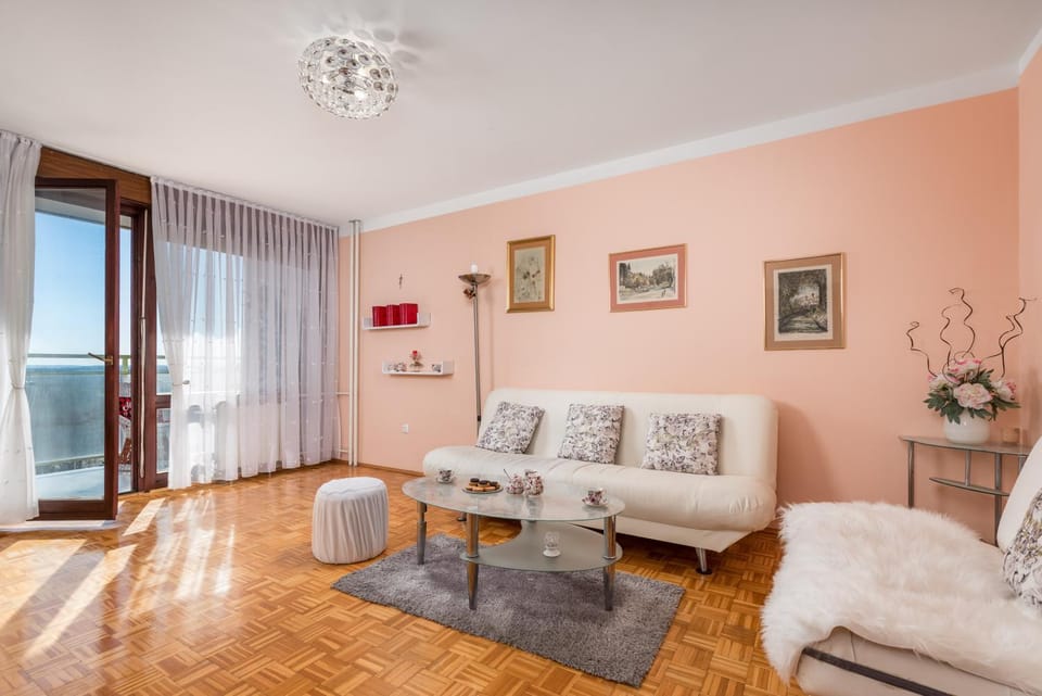 View (from property/room), Living room, Seating area