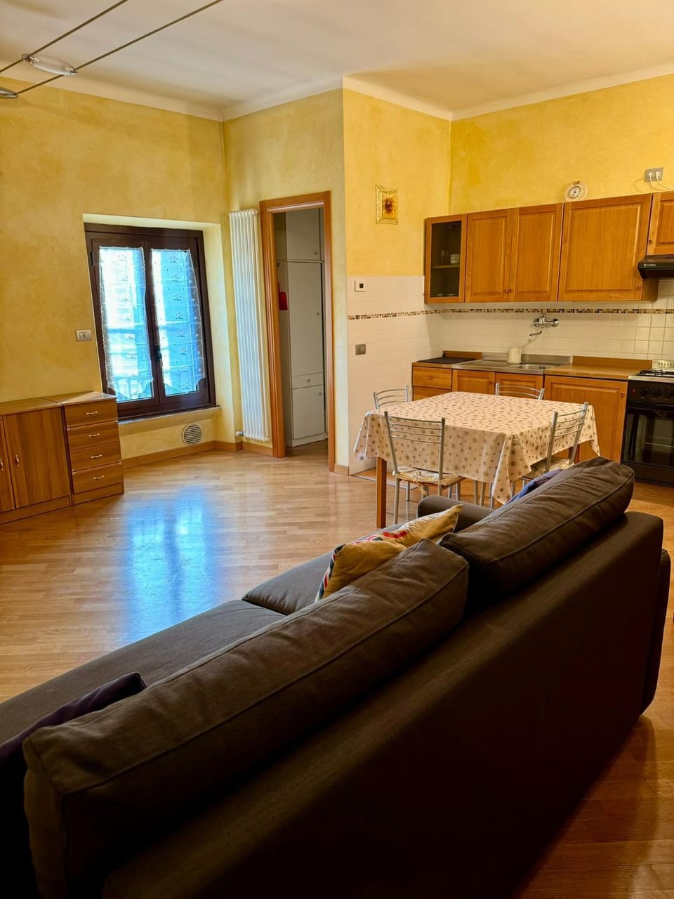Kitchen or kitchenette, Living room, Seating area, Dining area, pet friendly, stove