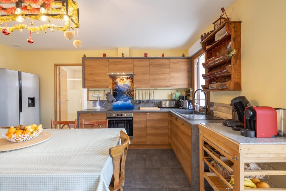 Kitchen or kitchenette, Living room