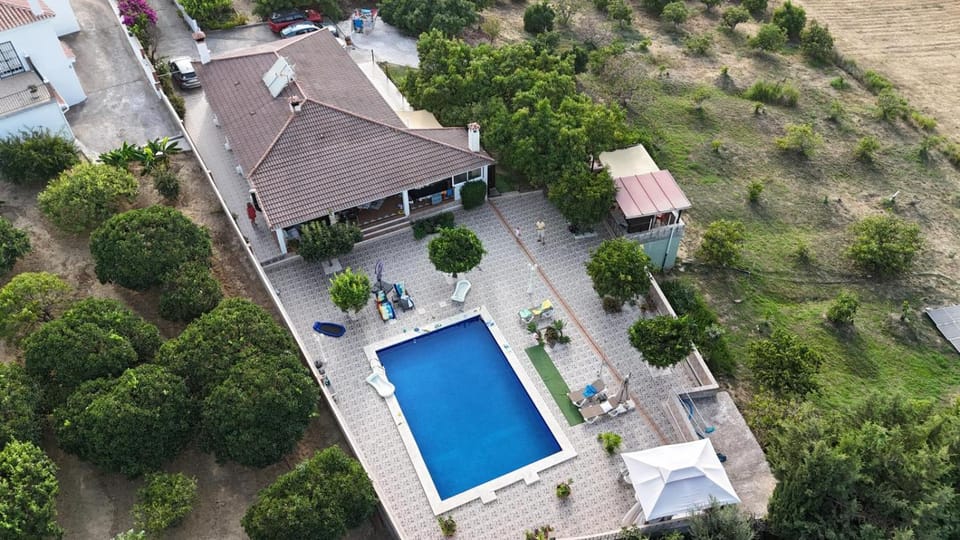 Property building, Natural landscape, Bird's eye view, Pool view, Swimming pool, sunbed