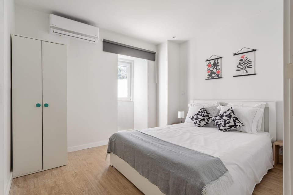 Bed, Bedroom, wardrobe, air conditioner
