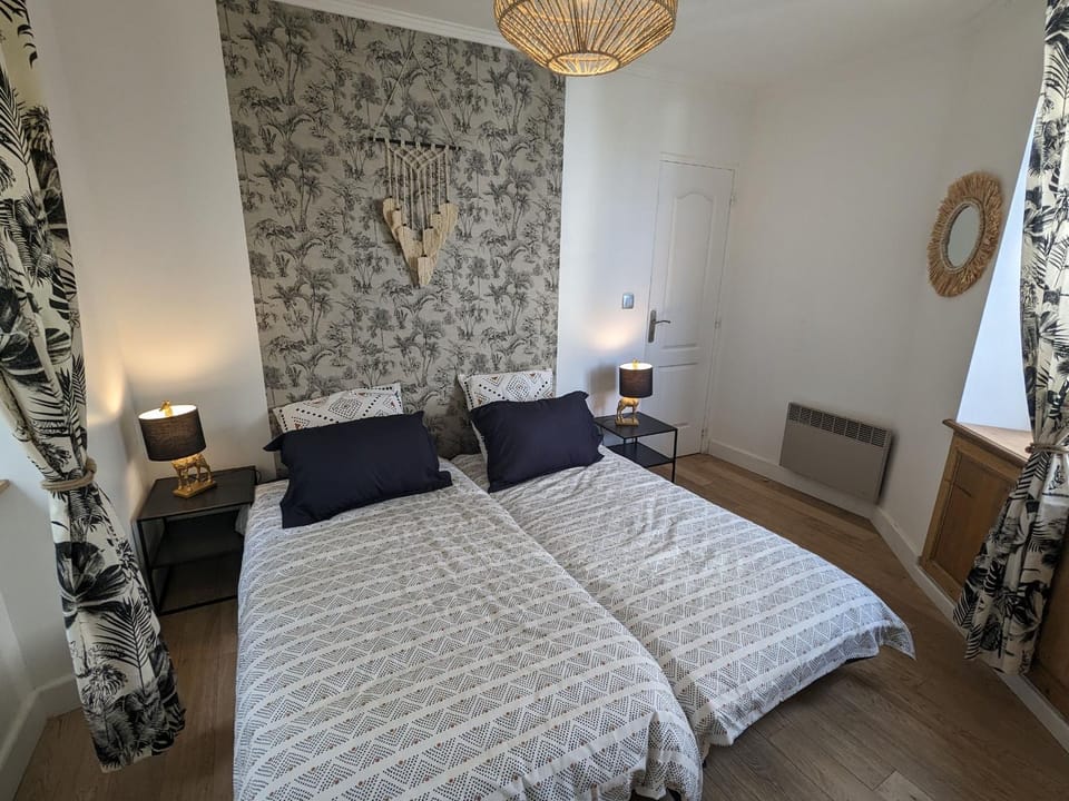 Maison lumineuse avec jardin privé - Idéale pour famille, amis ou séjour pro - Centre historique - FR-1-590-422 House in Centre-Val de Loire