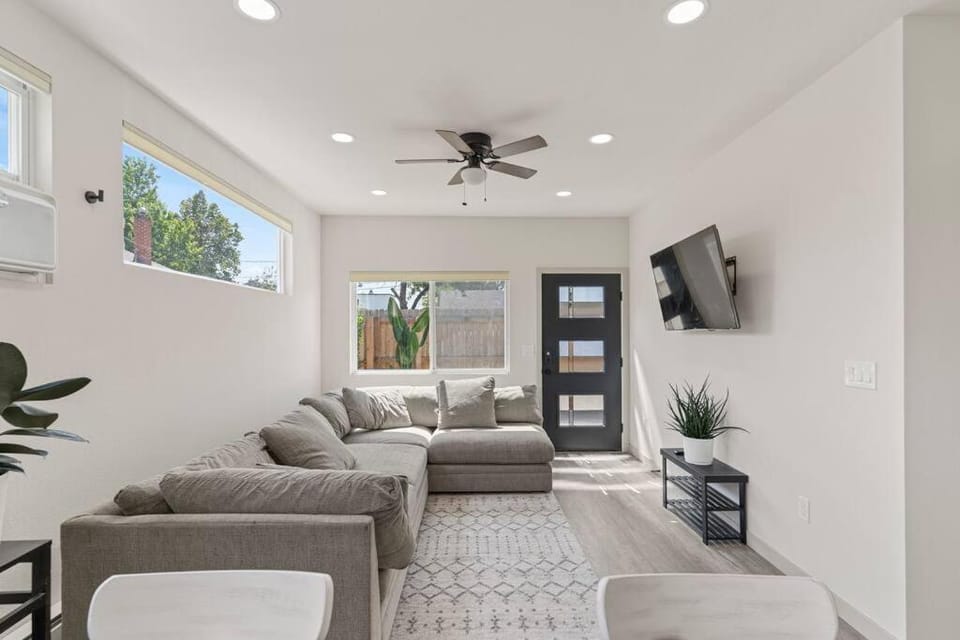 Communal lounge/ TV room, TV and multimedia, Living room, Evening entertainment