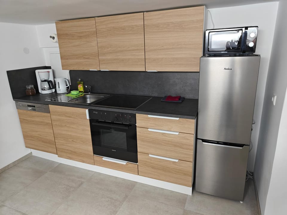 Coffee/tea facilities, Kitchen or kitchenette, dishwasher, minibar, stove