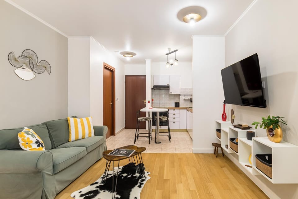 TV and multimedia, Kitchen or kitchenette, Living room