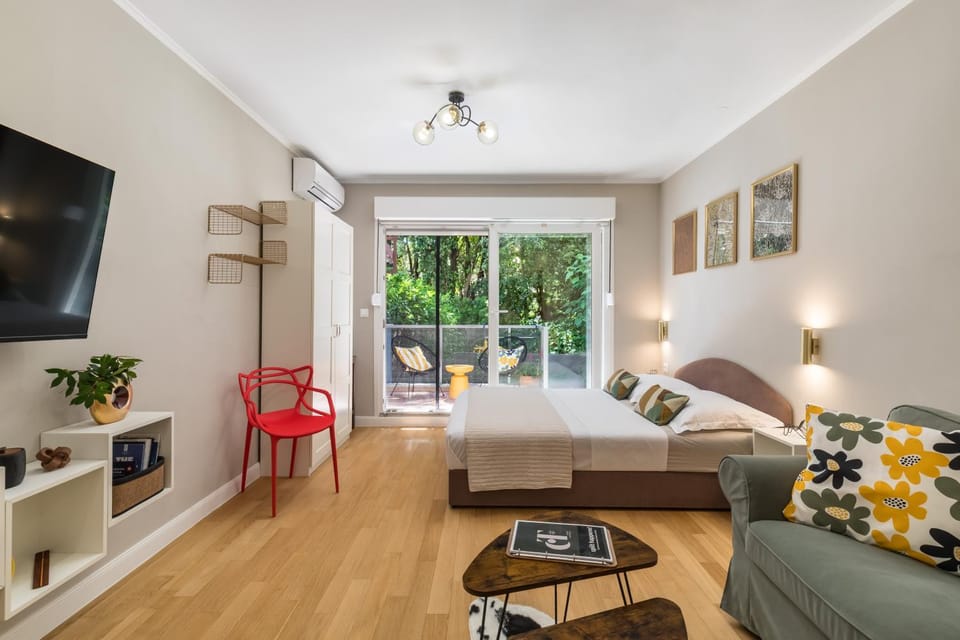 Bed, TV and multimedia, Living room, Photo of the whole room, Seating area
