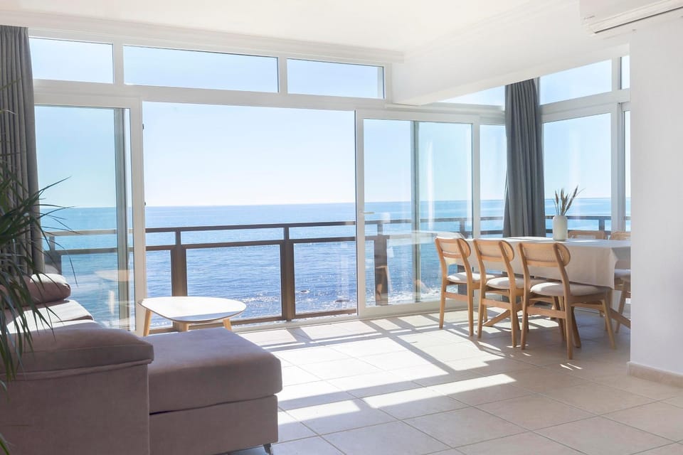 View (from property/room), Balcony/Terrace, Living room