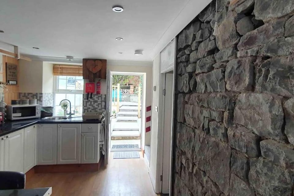 Cosy Cottage in Garnant House in Wales