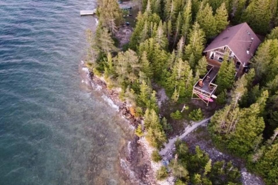 Blue Vista Tobermory Waterfront Cottage House in Northern Bruce Peninsula