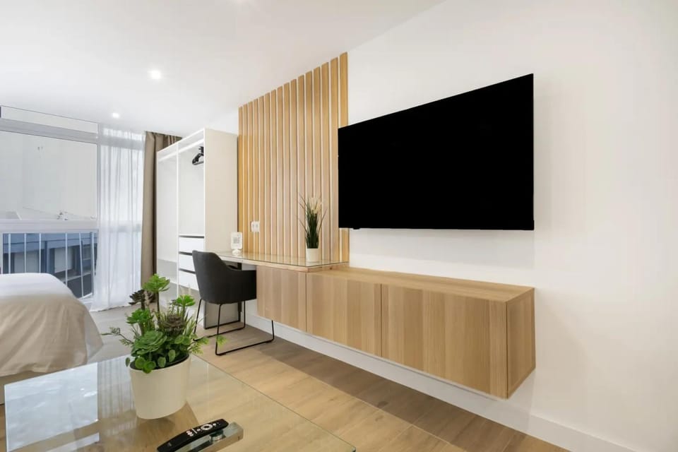 Communal lounge/ TV room, Bed, TV and multimedia, Bedroom