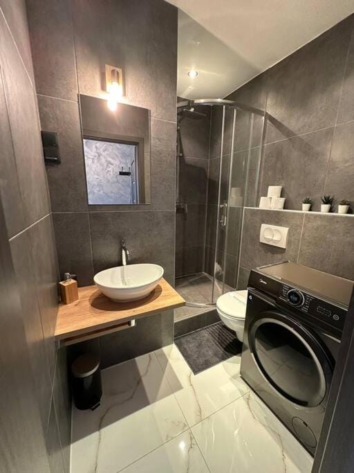 Shower, Toilet, Bathroom