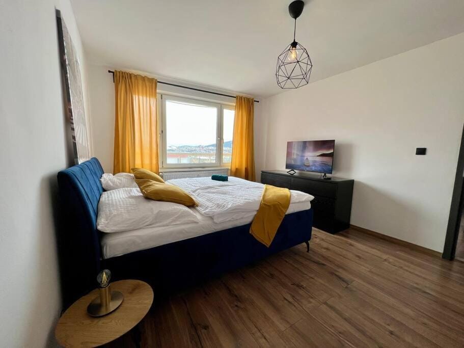 TV and multimedia, Bedroom, cot