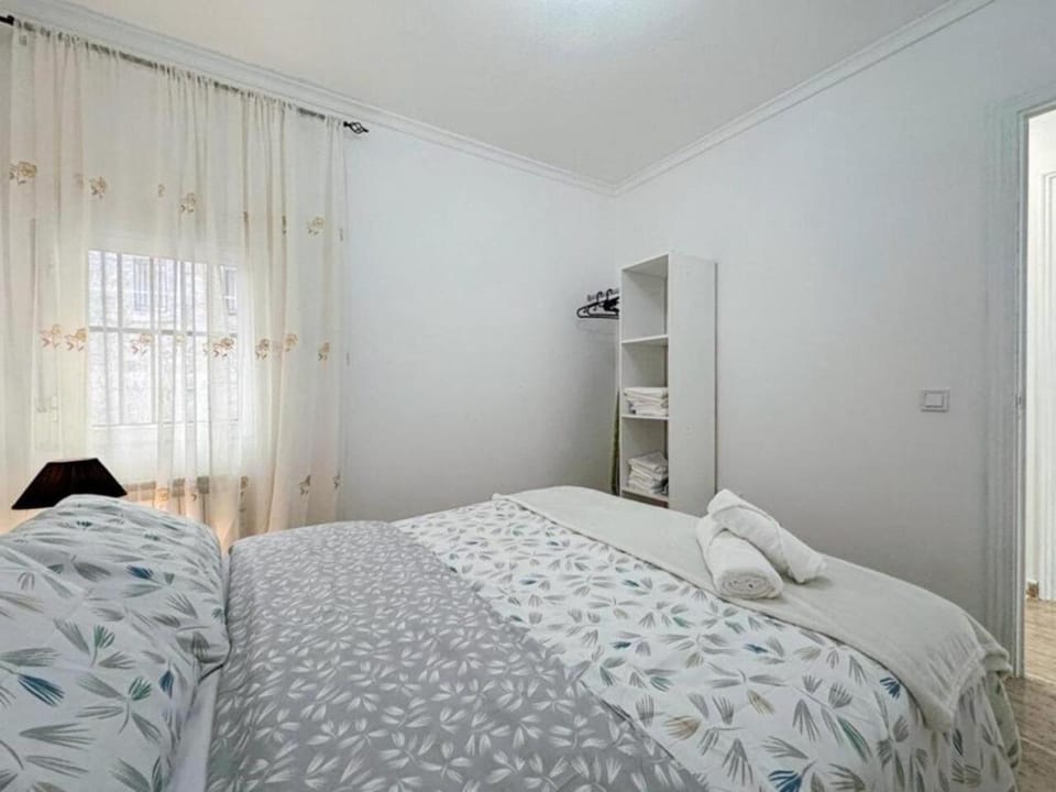 Bed, Photo of the whole room, Bedroom, flat iron, towels, wardrobe