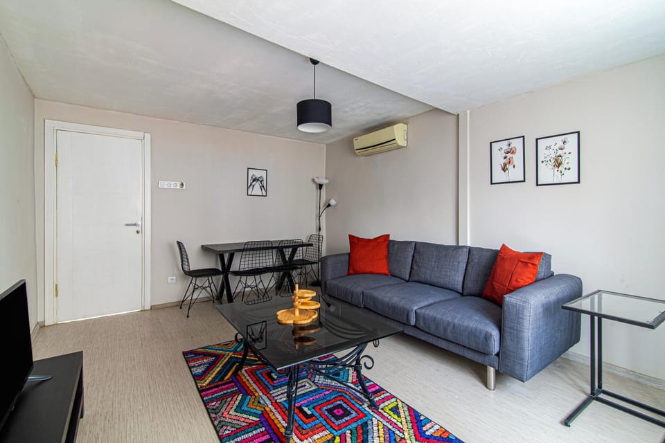 Living room, Seating area, Dining area, air conditioner