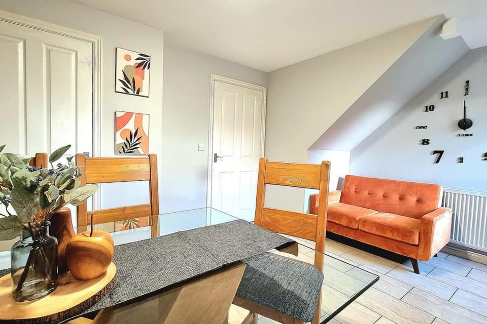 Seating area, Dining area