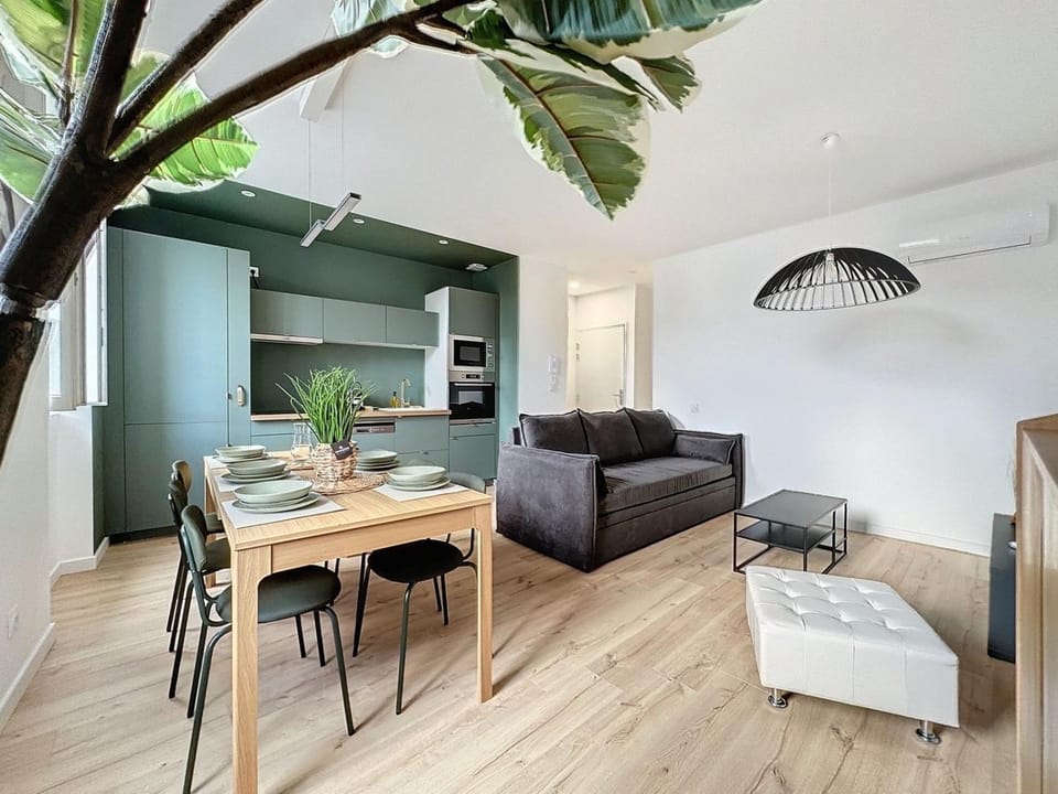 Seating area, Dining area, kitchen