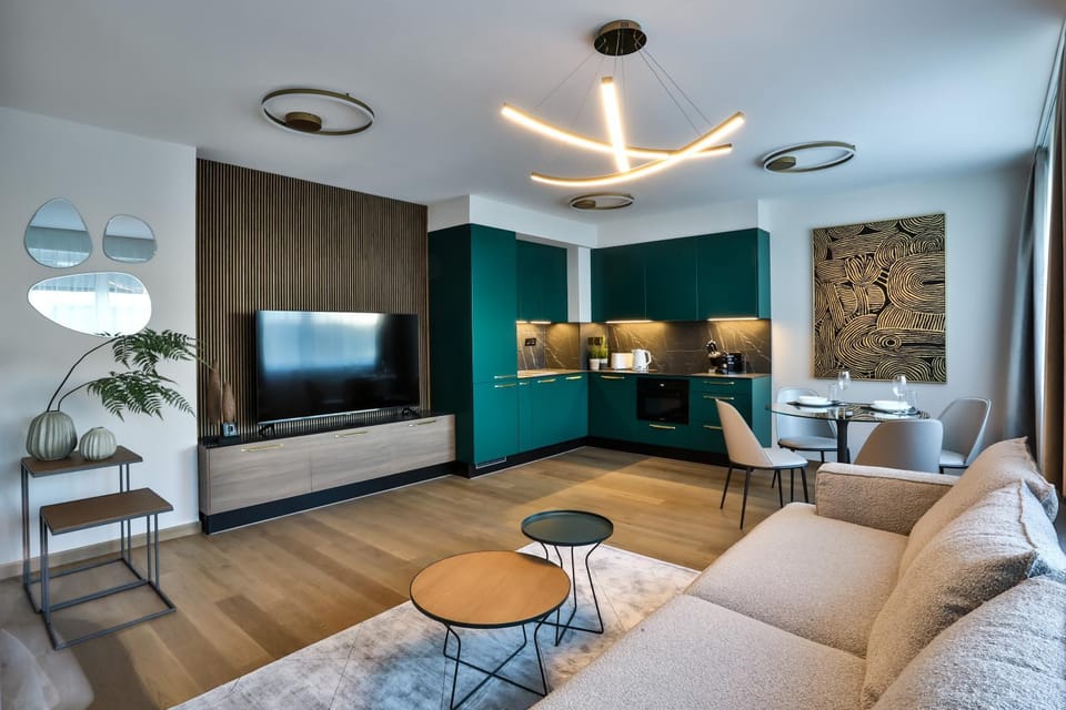 TV and multimedia, Kitchen or kitchenette, Living room, Seating area, Dining area