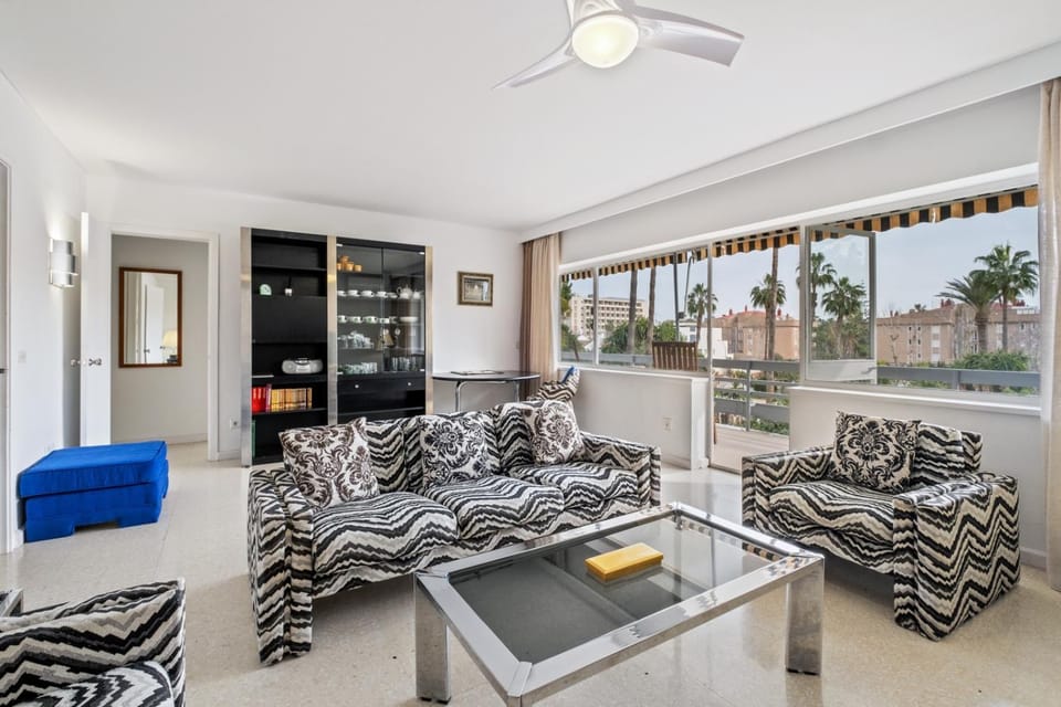 Living room, Seating area, fireplace