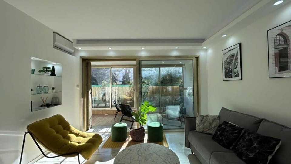TV and multimedia, Living room, Seating area, air conditioner