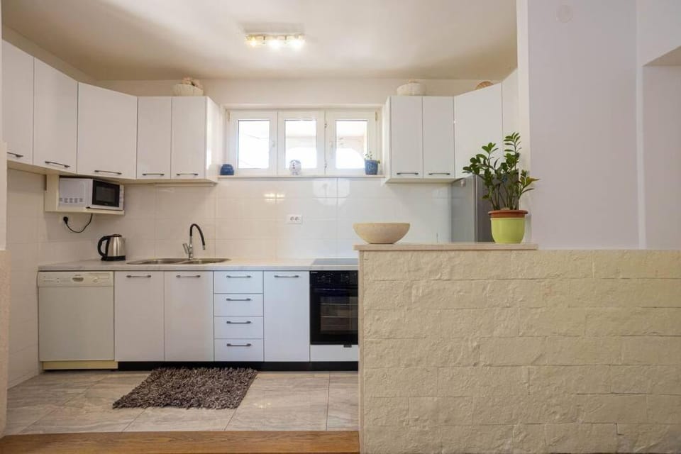 Apartment Gina near the sea Apartment in Split-Dalmatia County