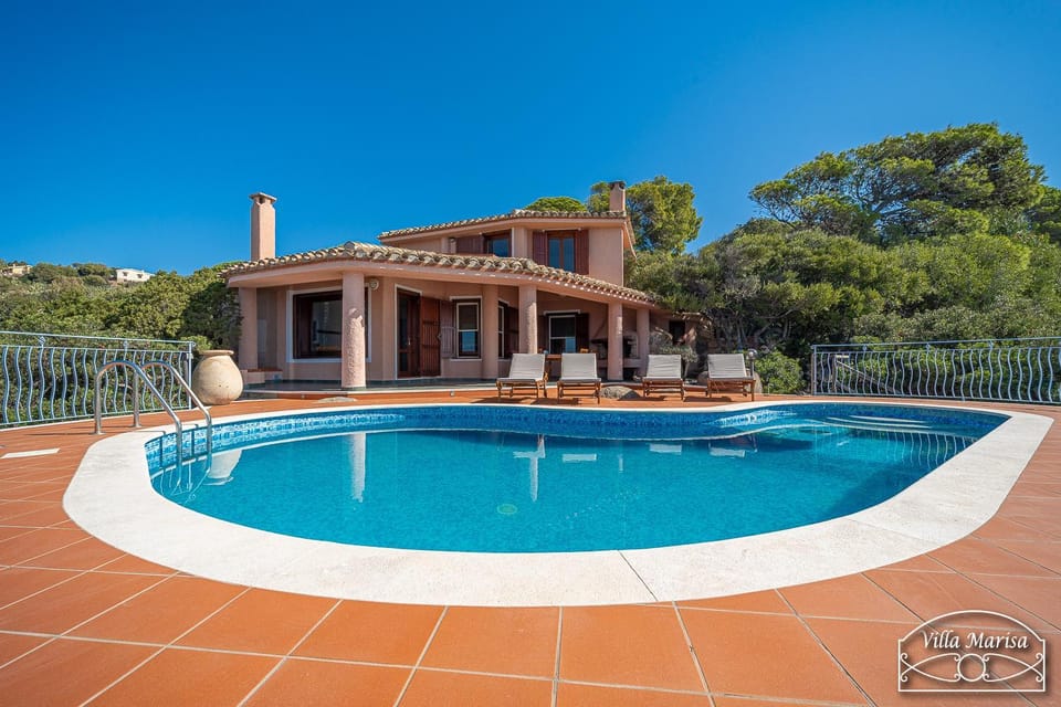 Property building, Pool view, Swimming pool, sunbed