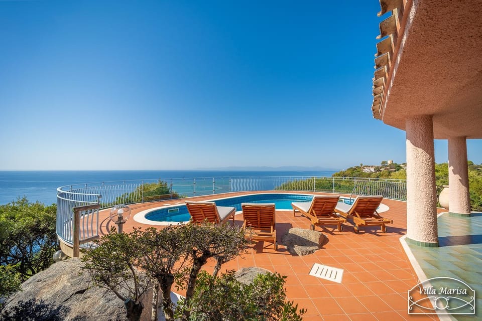 Pool view, Sea view, Swimming pool, sunbed
