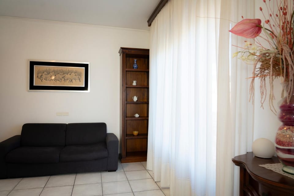 Communal lounge/ TV room, Living room, Seating area