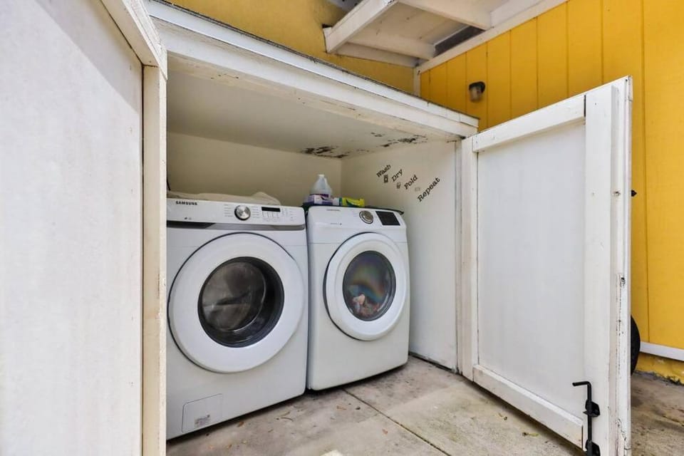 Wonderland Retreat - Near Downtown, Free Parking House in San Diego