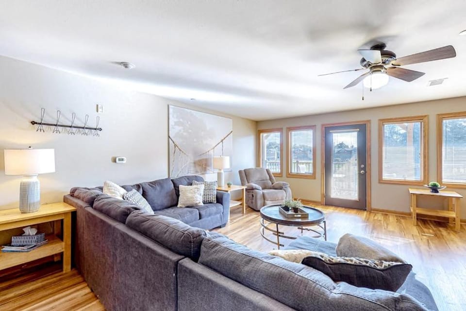 Tigers Den House in Castle Rock Lake