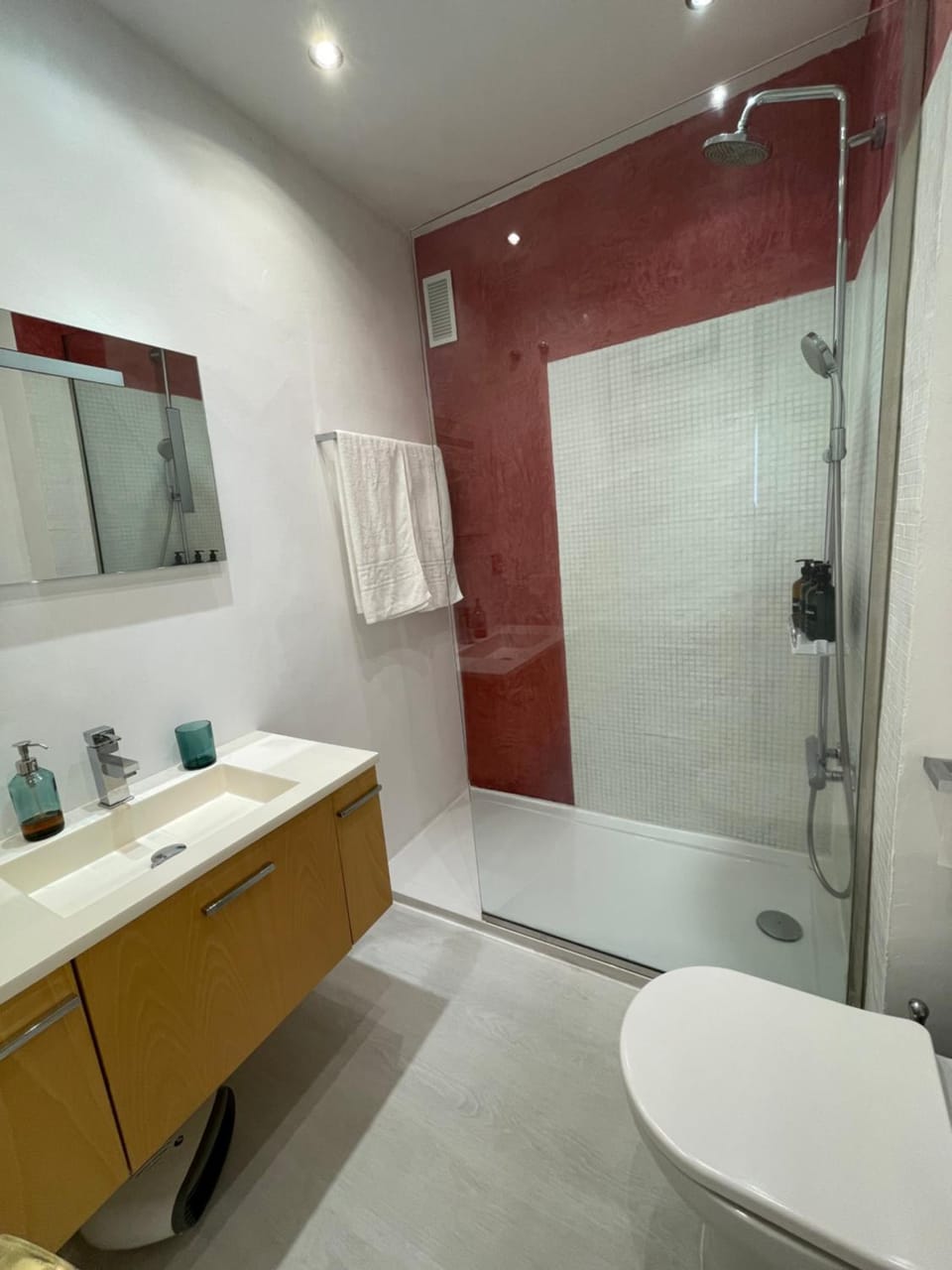 Shower, towels