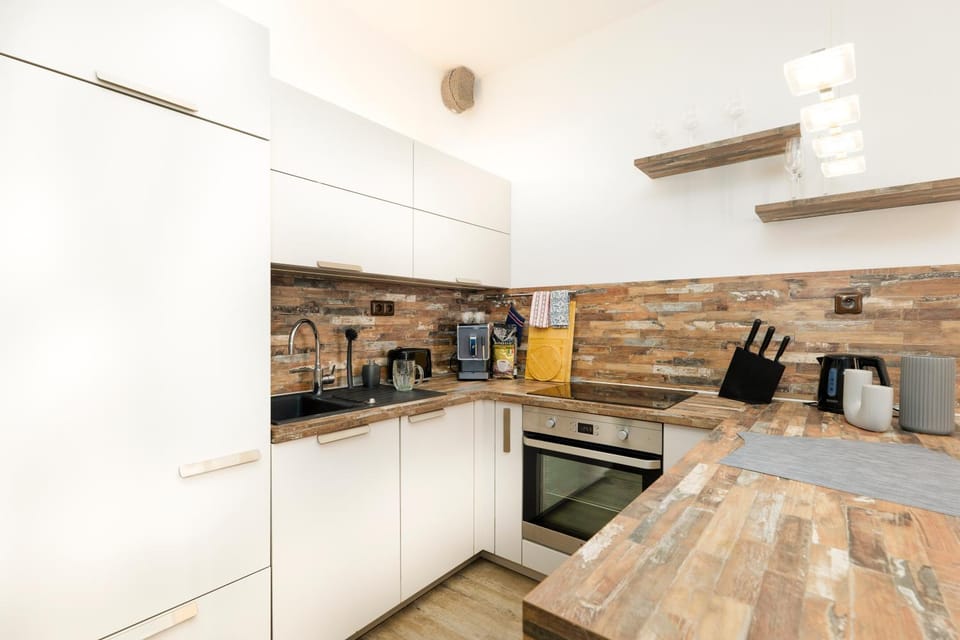 Kitchen or kitchenette, kitchen, kitchen